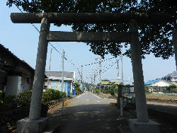 写真：諏訪神社一の鳥居