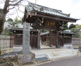 写真：龍像寺山門