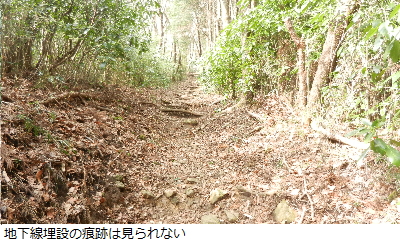 写真：地下線の痕跡の見られない山道の区間